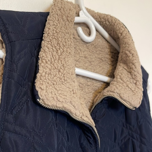 Reversible brown and black sherpa vest - Picture 3 of 5